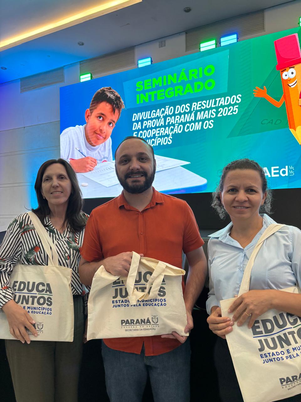 Mato Rico se destaca na educação, avança na alfabetização e fortalece sustentabilidade escolar em eventos estaduais.