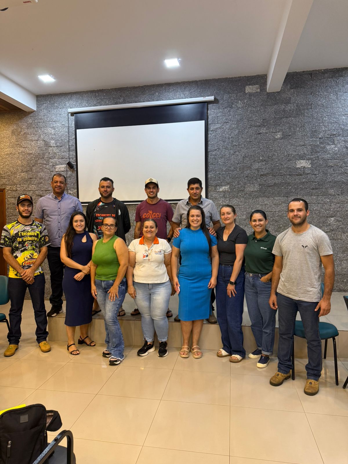 Comerciantes se reúnem para discutir criação de associação no município