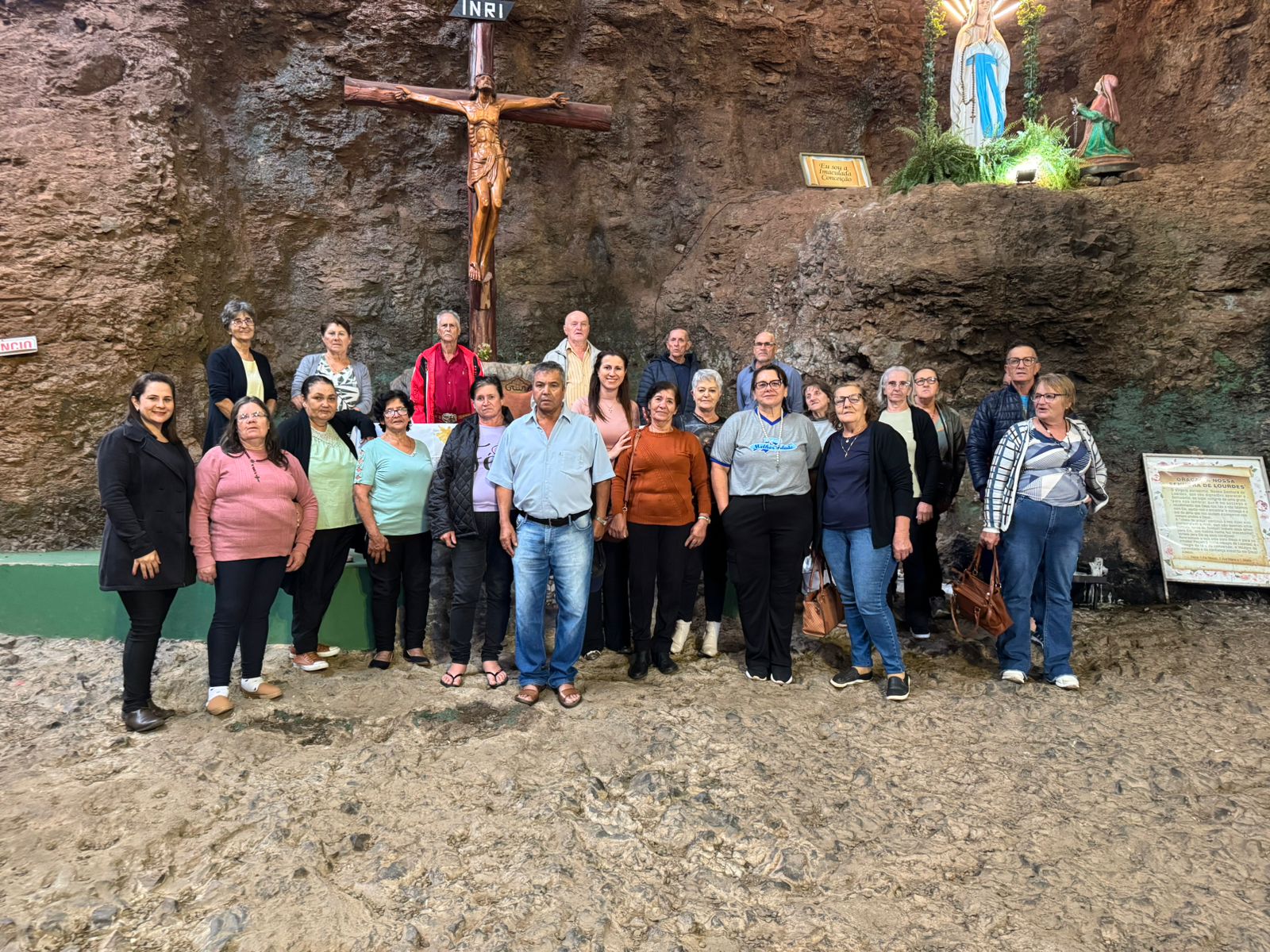 Idosos participam de excursão religiosa a Bandeirantes pelo programa Viagem Mais 60